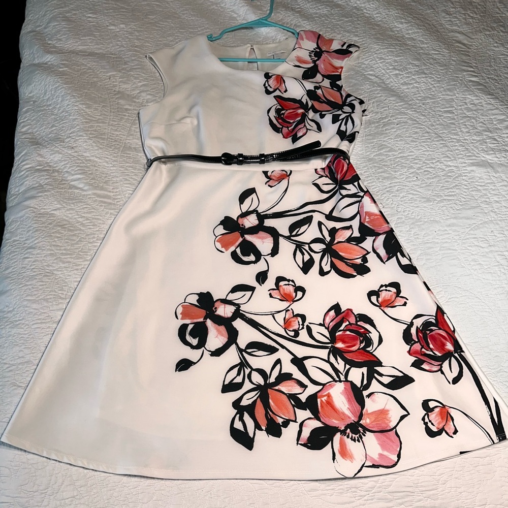 NWOT NY & Co. Sz XL whi dress w/pink & red flwrs outline in blk patent belt